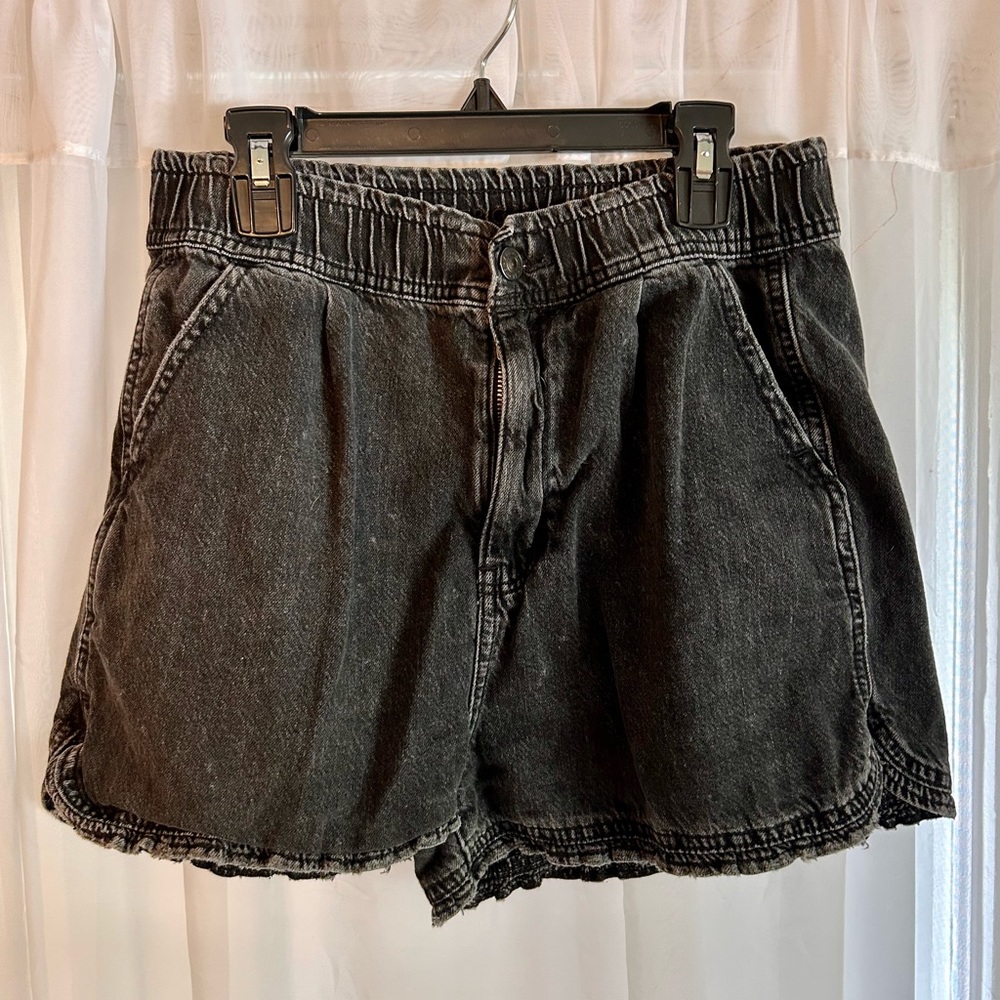 American Eagle Women’s High Waisted Stretch Black Mom Shorts Size 6